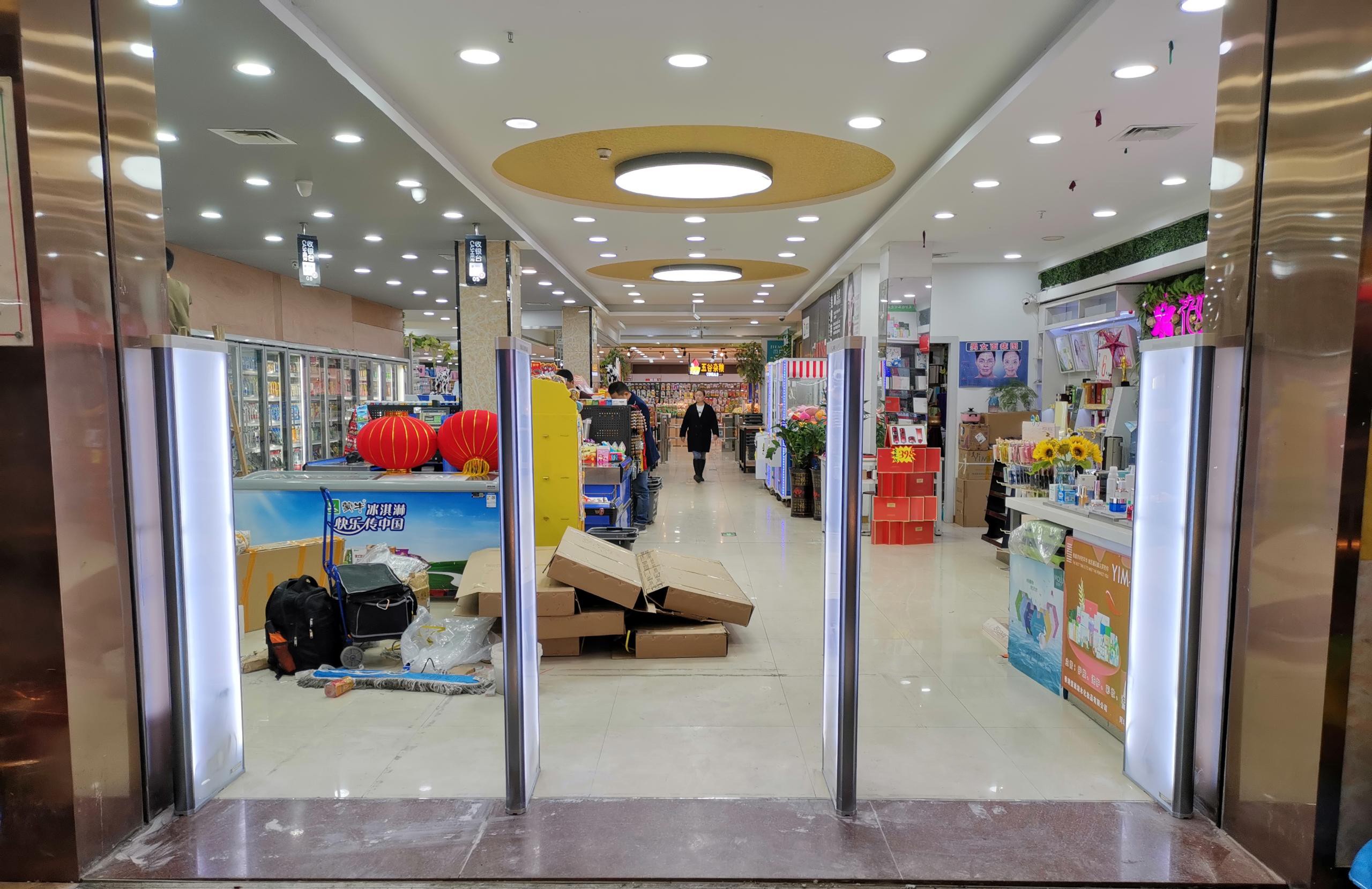 A店：东莞市寮步镇西溪市场鲜多多超市